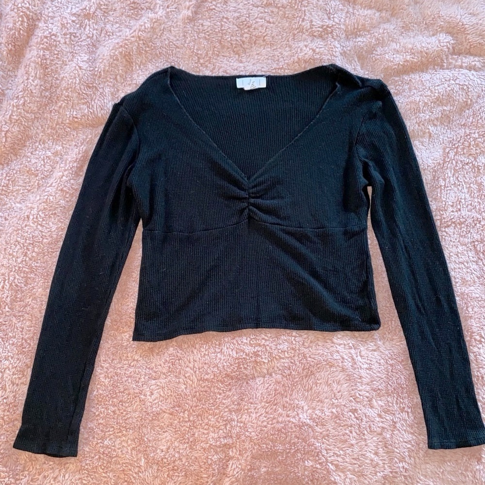Long Sleeve V-Neck Crop Top